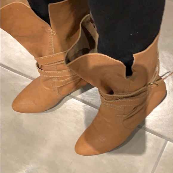 Boots - Picture 3 of 4